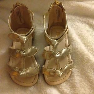 Childrens place gold sandals sz 4 toddler